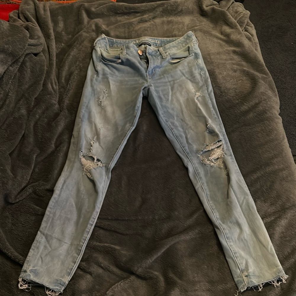 AMERICAN EAGLE cute ripped jeans :)